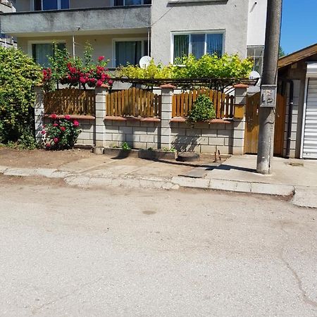 Къща За Гости Саня Hotell Kavarna Exteriör bild