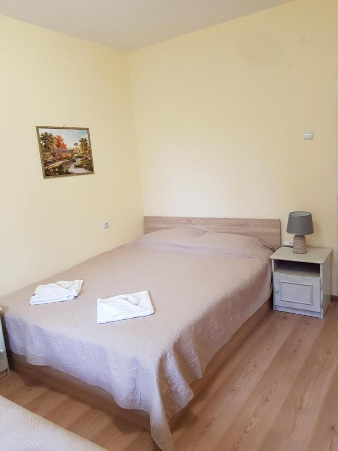 Къща За Гости Саня Hotell Kavarna Exteriör bild