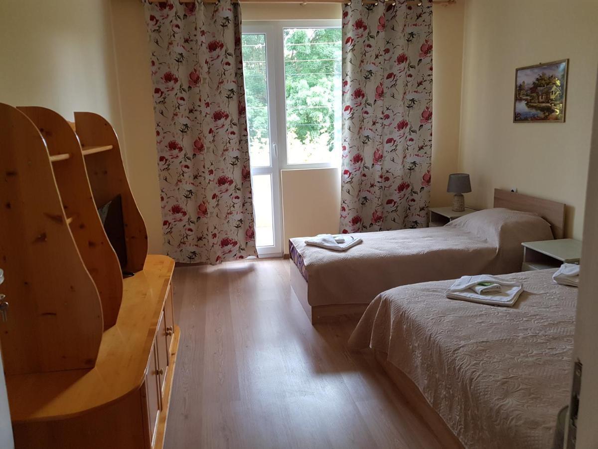 Къща За Гости Саня Hotell Kavarna Exteriör bild
