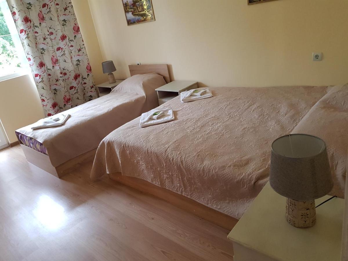 Къща За Гости Саня Hotell Kavarna Exteriör bild